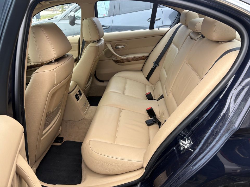 BMW 335xi 2008 - Image 9