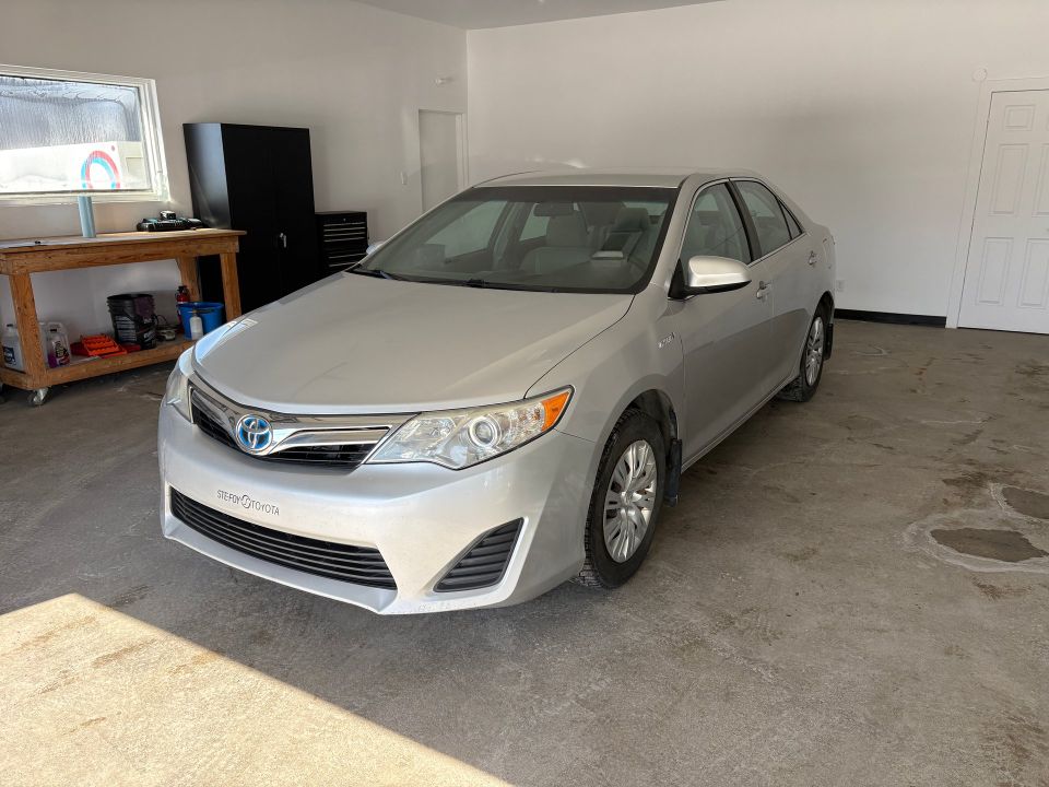 Toyota Camry Hybrid 2012 - Image 2