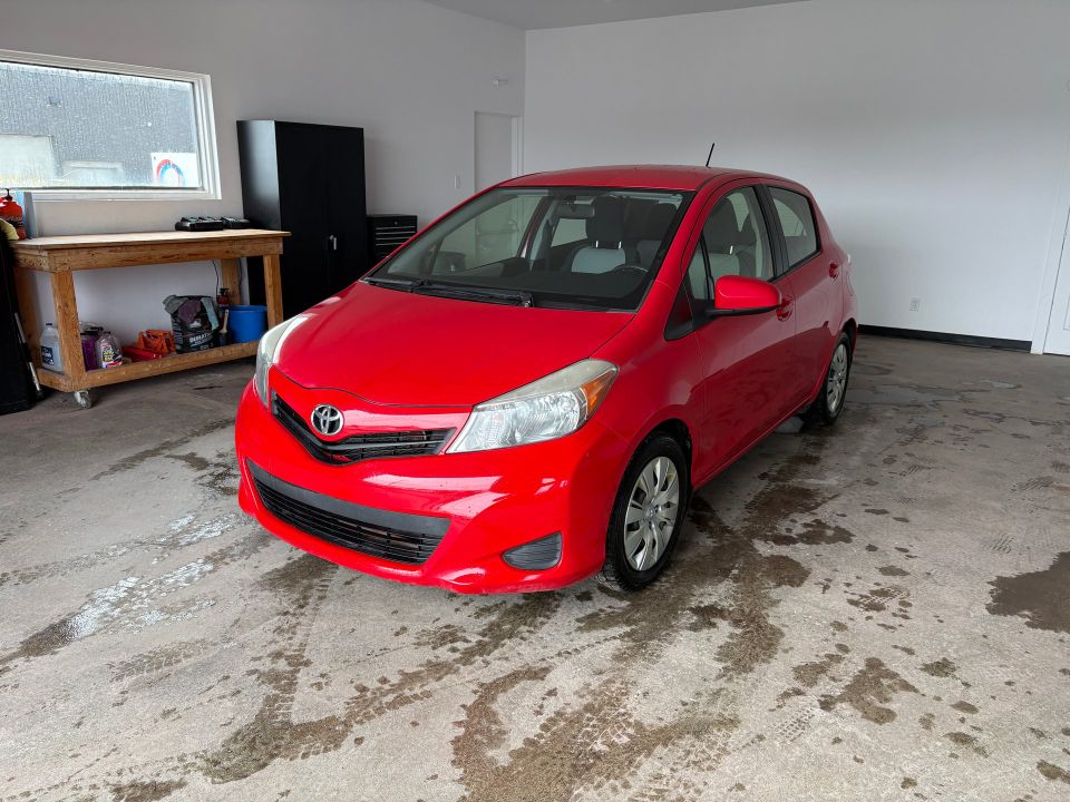 Toyota Yaris 2013 - Image 2