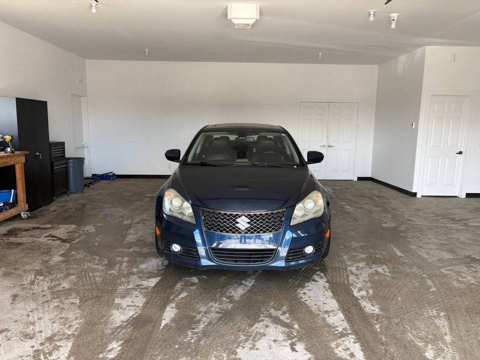 Suzuki Kizashi 2013 - Image 1