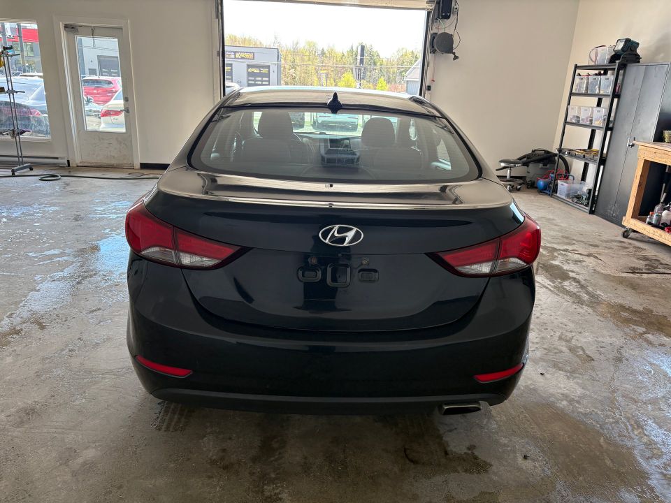 Hyundai Elantra 2015 - Image 5