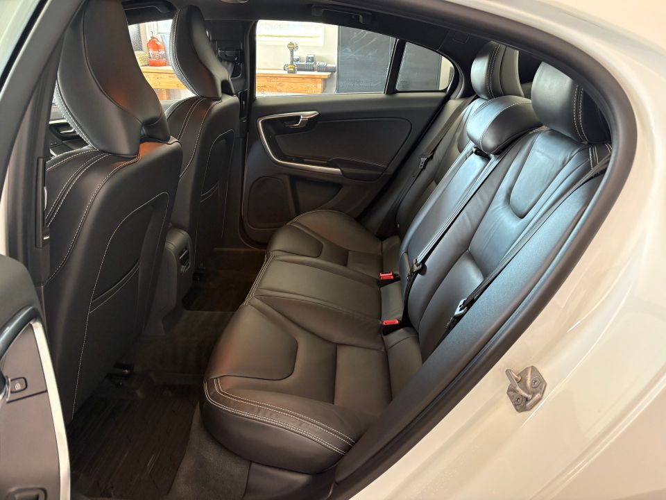 Volvo S60 2015 - Image 9