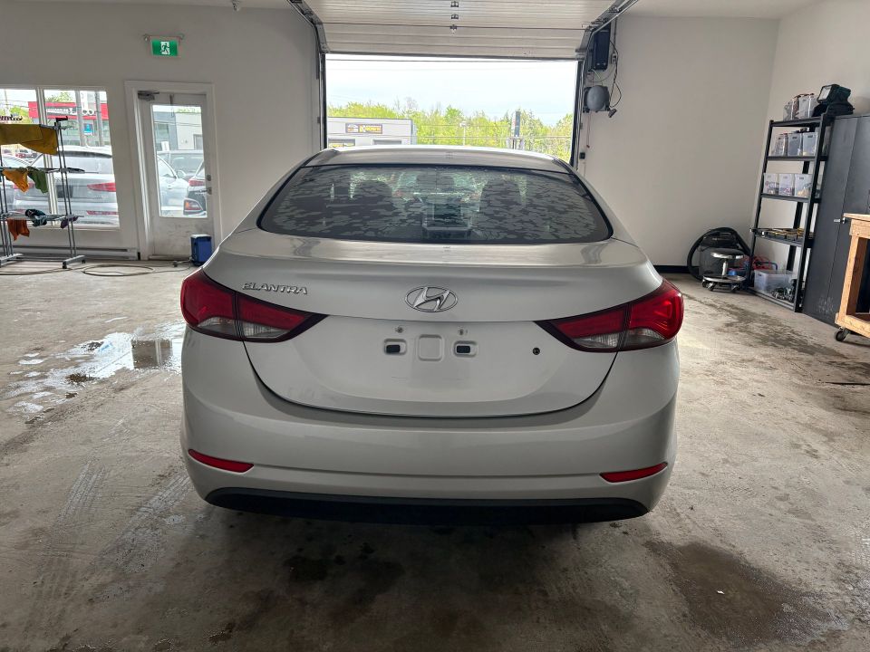 Hyundai Elantra 2015 - Image 5