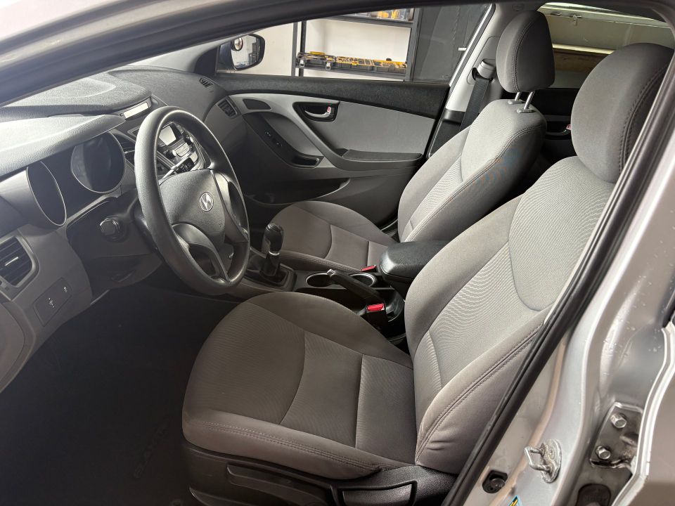 Hyundai Elantra 2015 - Image 6