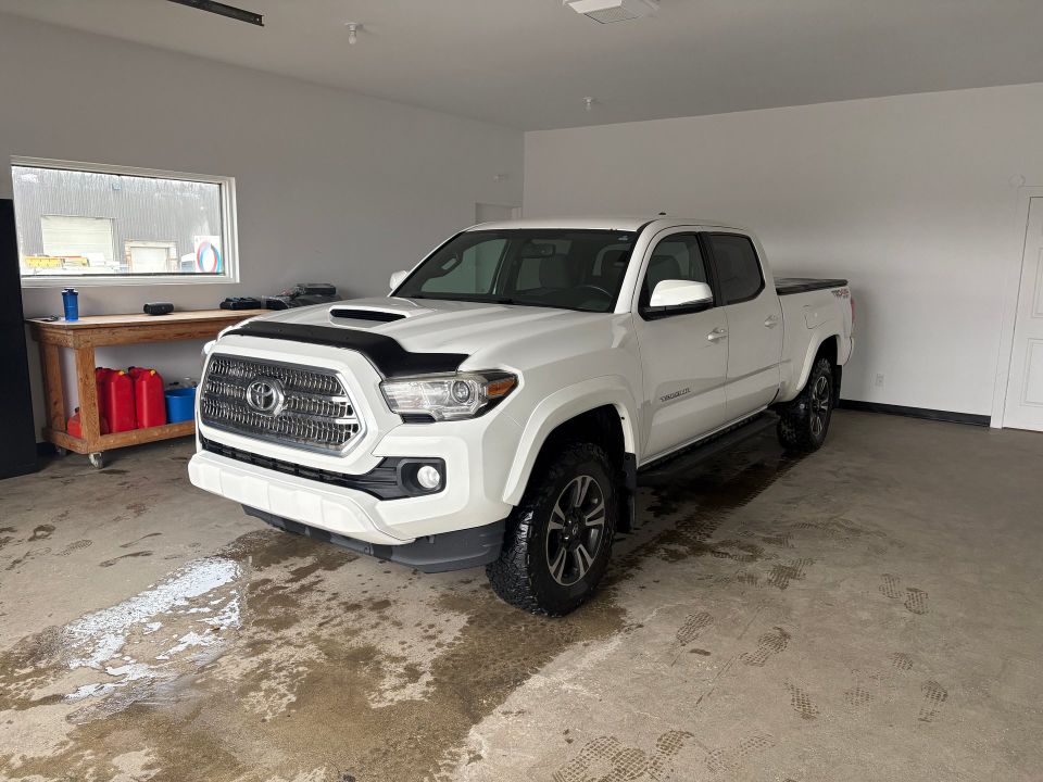 Toyota Tacoma 2017 - Image 2