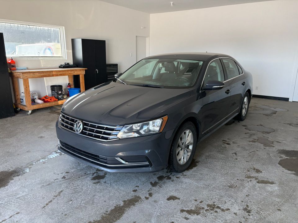 Volkswagen Passat 2017 - Image 2