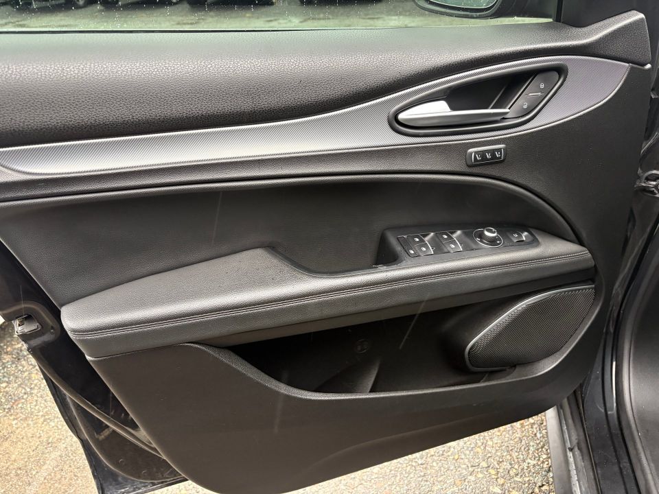 Alfa Romeo Stelvio 2018 - Image 8