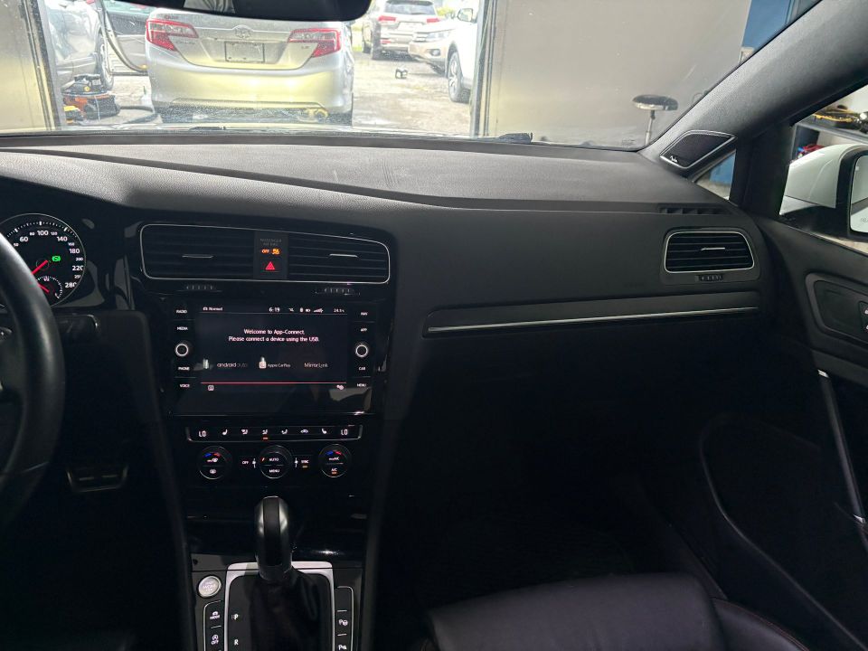 Volkswagen Golf GTI 2018 - Image 9