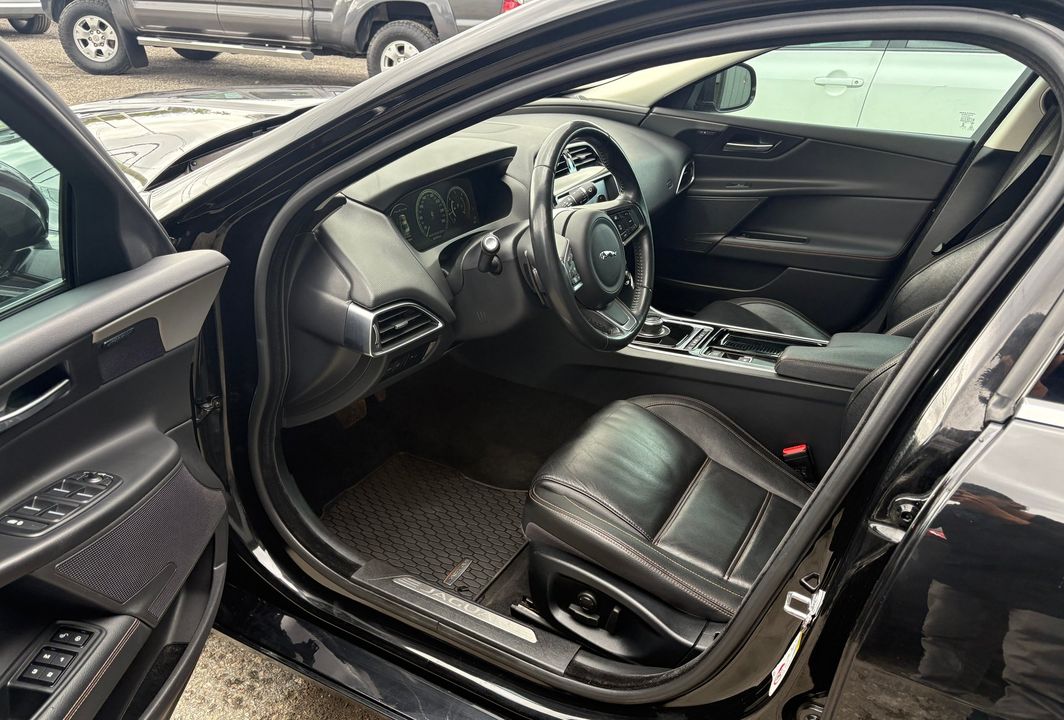Jaguar XE 2018 - Image 6