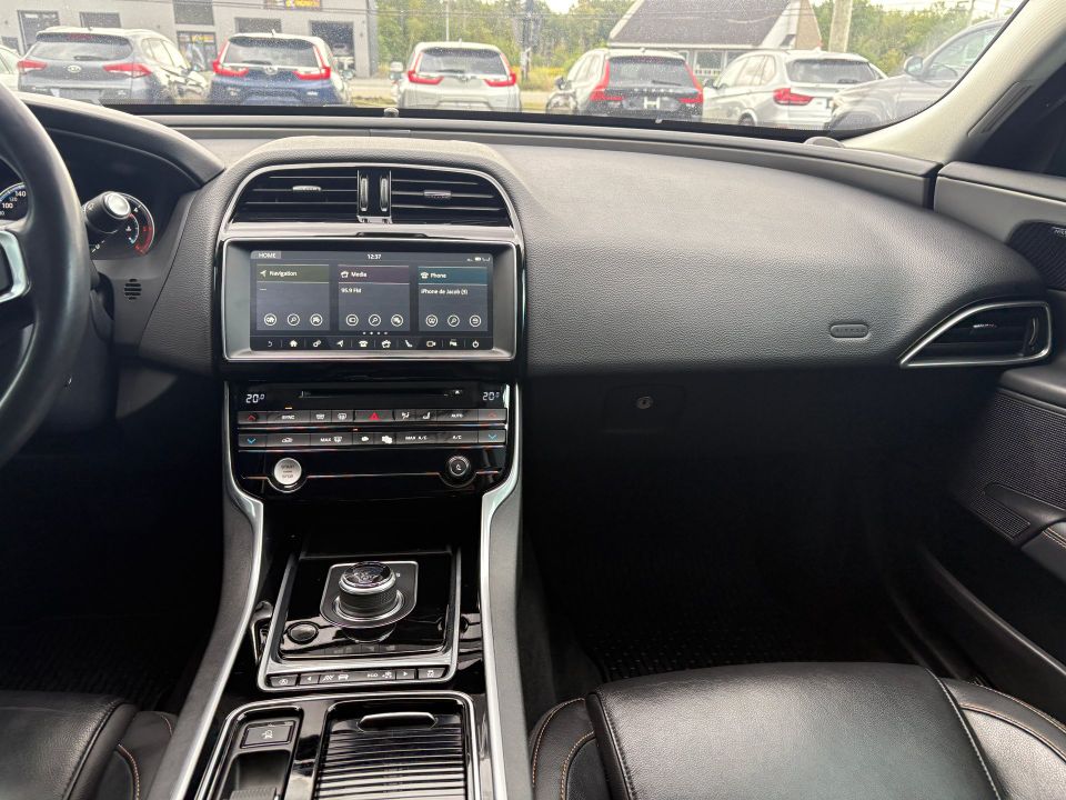 Jaguar XE 2018 - Image 8